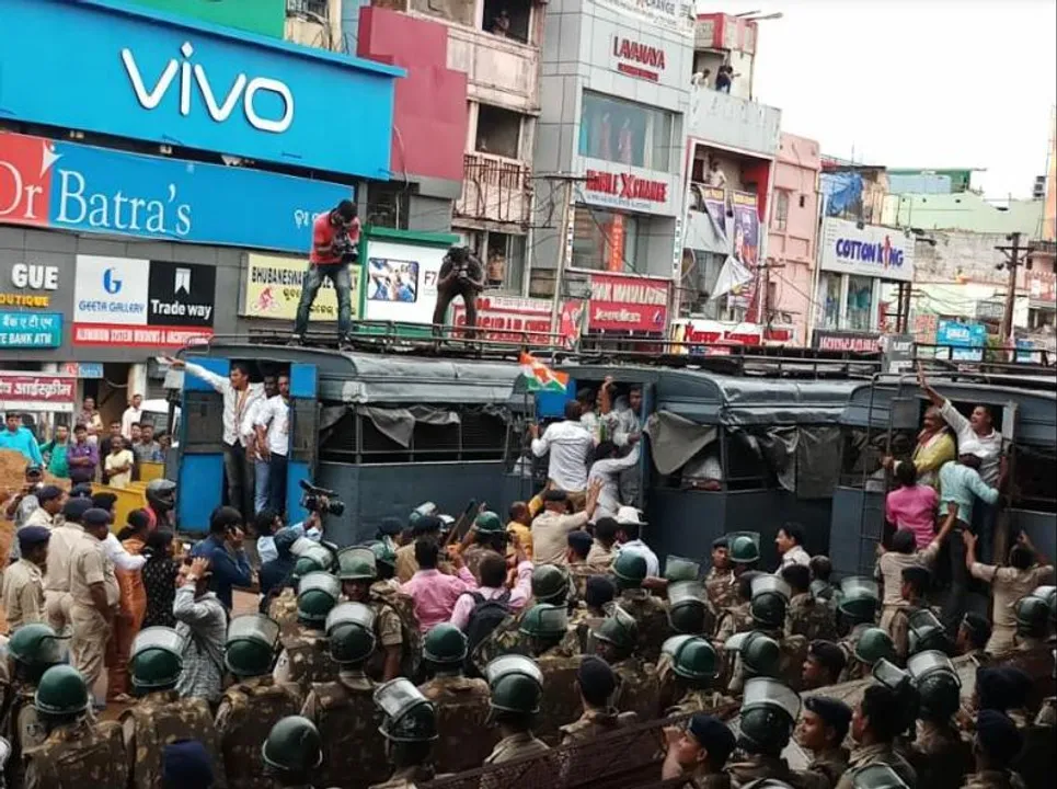 ଭୁବନେଶ୍ୱର:  ଯୁବ କଂଗ୍ରେସ ର‍୍ୟାଲିରେ କର୍ମୀ ଓ ପୁଲିସ ଧସ୍ତାଧସ୍ତି, ବହୁ କଂଗ୍ରେସ ନେତା ଗିରଫ