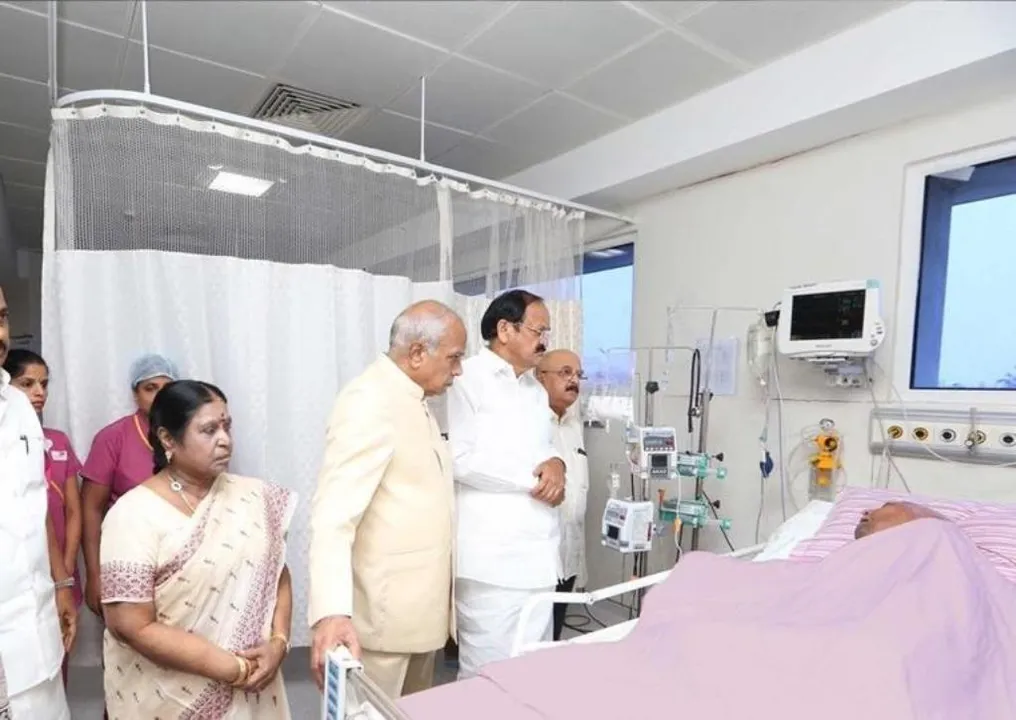  ସୁସ୍ଥ ହୋଇ ଘରକୁ ଫେରିଲେ ଡିଏମ୍‌କେ ସୁପ୍ରିମୋ କରୁଣାନିଧି, ସ୍ୱାସ୍ଥ୍ୟବସ୍ଥା ବୁଝିବାକୁ ହସ୍‌ପିଟାଲରେ ପହଞ୍ଚି ଥିଲେ ଉପରାଷ୍ଟ୍ରପତି