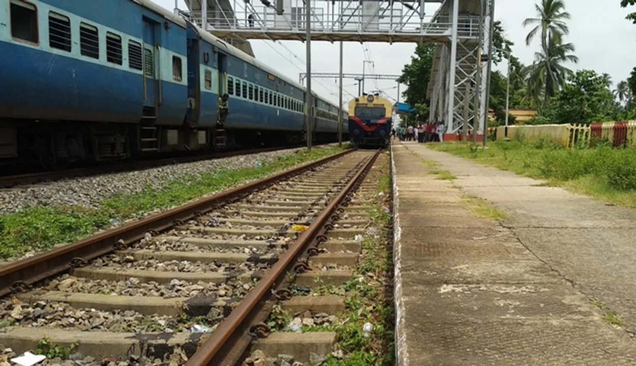  ରେଳ ଧାରଣାରେ ବୋମା ଗୁଜବ : ଟ୍ରେନ୍‌ ସେବା ଦୁଇ ଘଣ୍ଟା ବାଧାପ୍ରାପ୍ତ