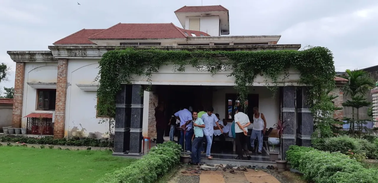  ଦିନ ଦ୍ୱିପ୍ରହରରେ ଘରେ ପଶି ସଶସ୍ତ୍ର ଡକାୟତି, ୭ ଲକ୍ଷ ସମେତ ମୁଦି-ଚେନ୍‌ ଲୁଟ୍‌