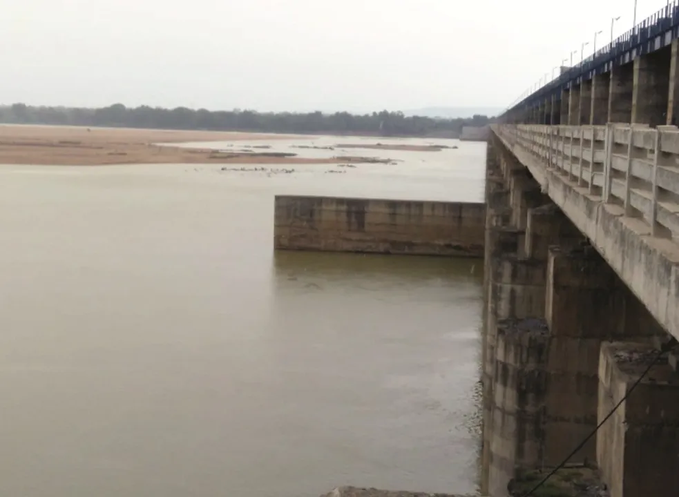  କଲମା ଗେଟ୍‌ ଖୋଲା ଥାଇ ବି ପାଣି ଆସୁନି!, ହୀରାକୁଦକୁ ପଶୁଛି ମାତ୍ର ୬ ହଜାର କ୍ୟୁସେକ୍‌