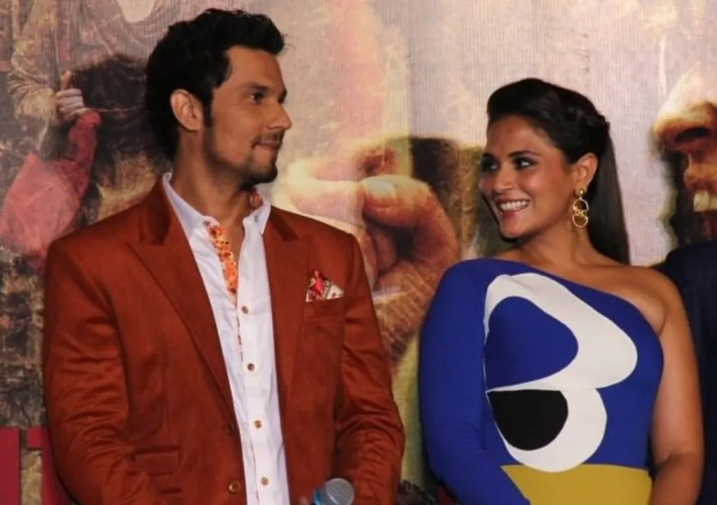  Bollywood Galiyara 