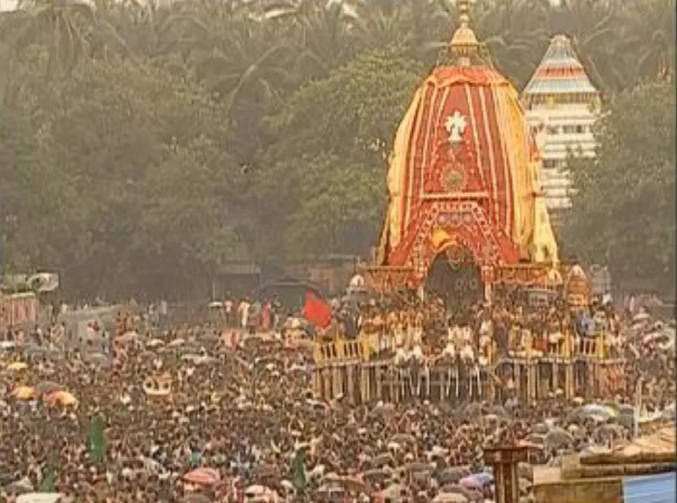 ଜନ୍ମବେଦିରୁ ରତ୍ନବେଦିକୁ ବାହୁଡୁଛନ୍ତି ତିନିଠାକୁର: ଆରମ୍ଭ ହେଲା ଶ୍ରୀଜଗନ୍ନାଥଙ୍କ ନନ୍ଦିଘୋଷ ରଥଟଣା