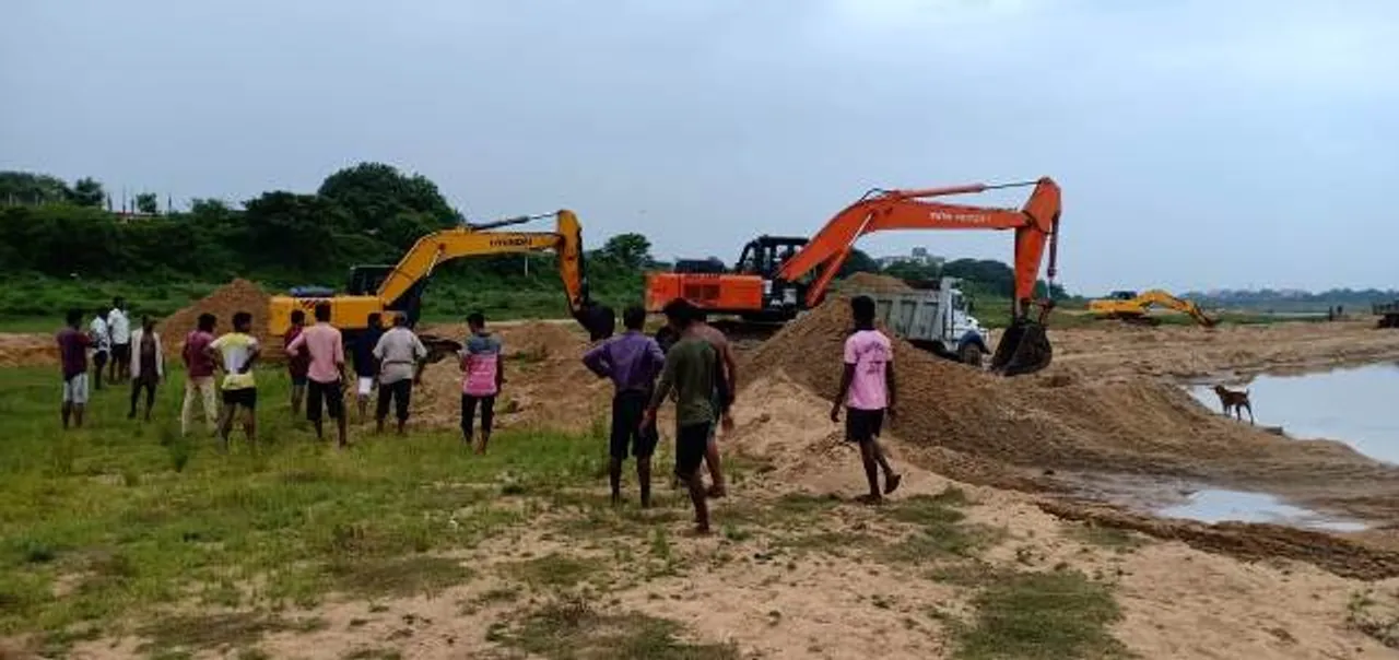  ବାଲିଅନ୍ତା ତହସିଲ ସୀମା ପରିସରଭୁକ୍ତ କୁଆଖାଇ ନଦୀର  ଭୁବନପୁର ଘାଟରୁ ବେଆଇନ ବାଲି ଉଠାଣକୁ ଗ୍ରାମବାସୀଙ୍କ ବିରୋଧ