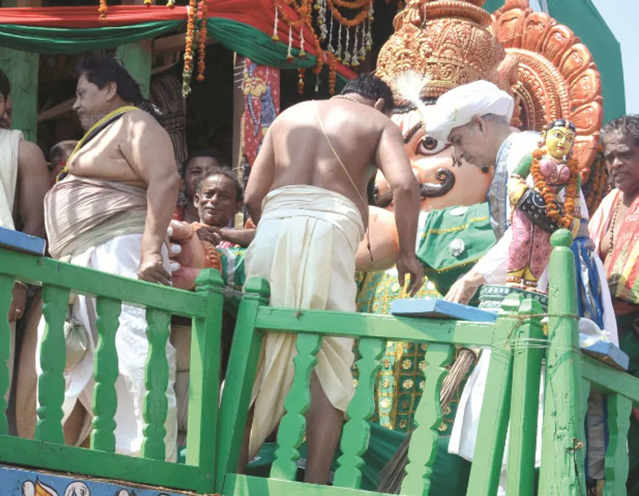  ଛତିଶା ନିଯୋଗ ସେବା ଓ ସେବକ