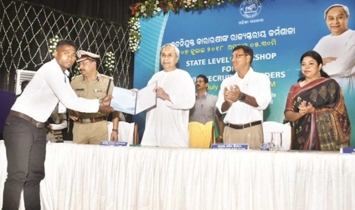  ନବନିଯୁକ୍ତ କାରାରକ୍ଷୀଙ୍କ ରାଜ୍ୟସ୍ତରୀୟ କର୍ମଶାଳା : ୨୩୮ କାରାରକ୍ଷୀଙ୍କୁ ନିଯୁକ୍ତିପତ୍ର ବାଣ୍ଟିଲେ ମୁଖ୍ୟମନ୍ତ୍ରୀ