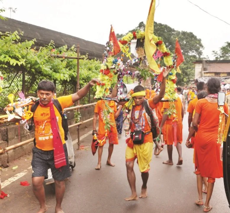  ଶ୍ରାବଣ ମାସର ପ୍ରଥମ ସୋମବାର : ଲିଙ୍ଗରାଜ ମନ୍ଦିରରେ ଜଳ ଲାଗି କରିବା ପାଇଁ କାଉଡିଆଙ୍କ ଭିଡ଼