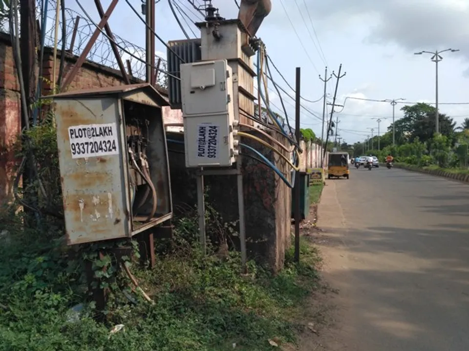  ବିପଜ୍ଜନକ ଅବସ୍ଥାରେ ଟ୍ରାନ୍‌ସଫର୍ମର