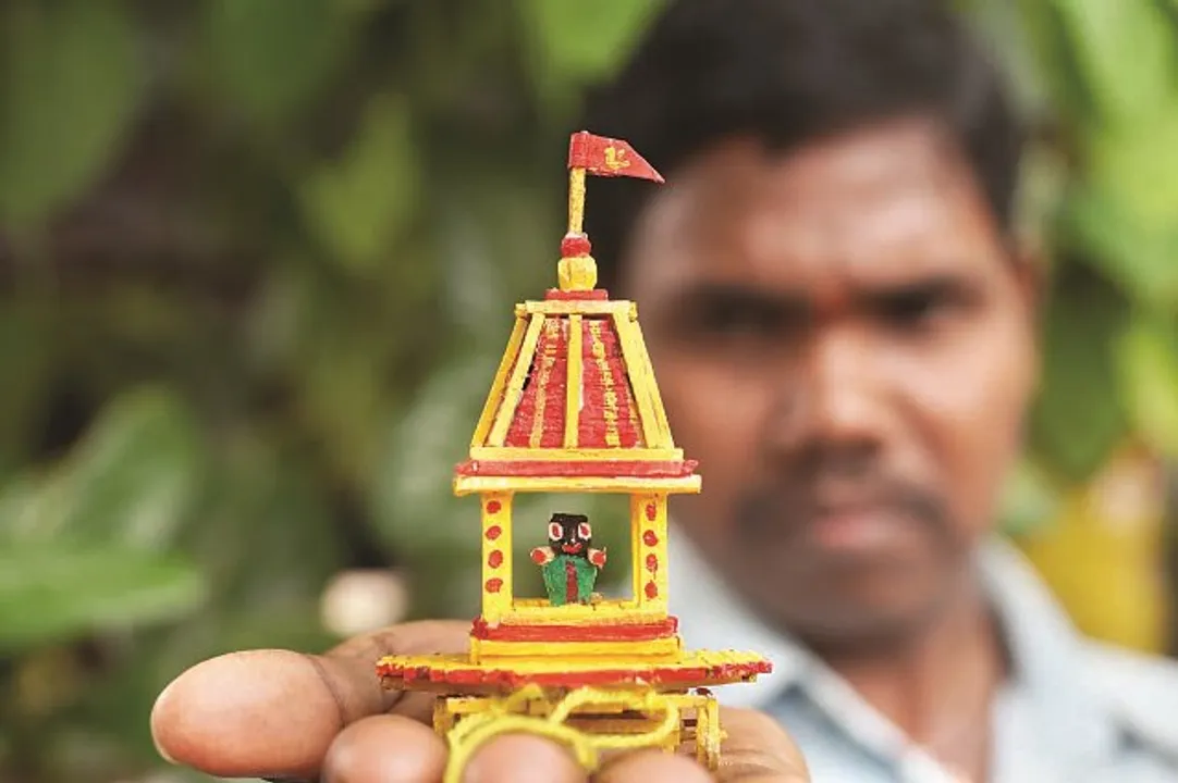  ଦାରୁ ପୀଠରୁ ଗଡ଼ିଲା ରଥ