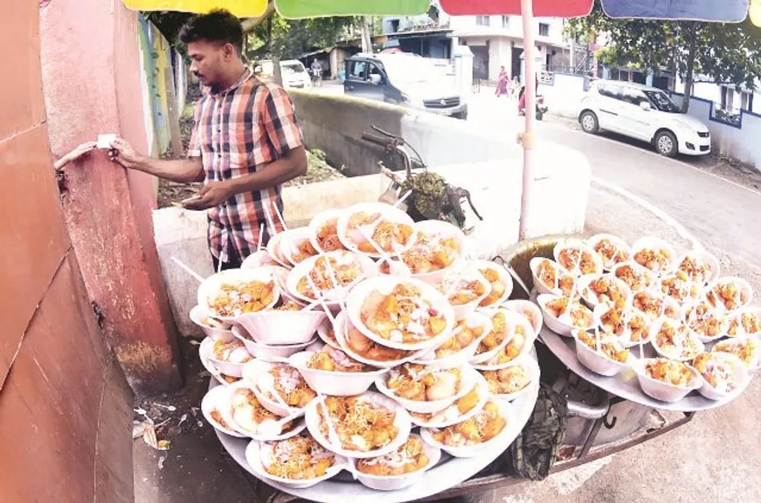  ନିୟମକୁ ଫୁ’, ବେଧଡ଼କ ବିକ୍ରି ଚାଲିଛି ଜଙ୍କ୍‌ ଫୁଡ୍‌