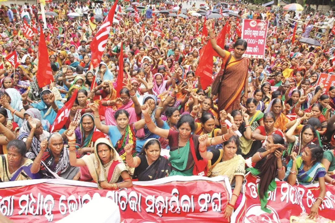  ୧୦ ଦଫା ଦାବିରେ ପାଚିକା ସହାୟିକା ସଂଘର ବିକ୍ଷୋଭ