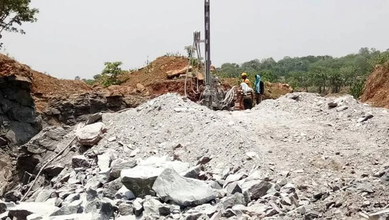  ବାରୁଦ ଗଦାରେ ଧର୍ମଶାଳା : ଦୁଇ ବର୍ଷରେ ଗଡ଼ିଲାଣି ୧୪ମୁଣ୍ଡ, ଗାଁ ଗାଁ ରେ ମାଗାଜିନ୍‌, ବେଧଡ଼କ ଚାଲିଛି ବ୍ୟବସାୟ