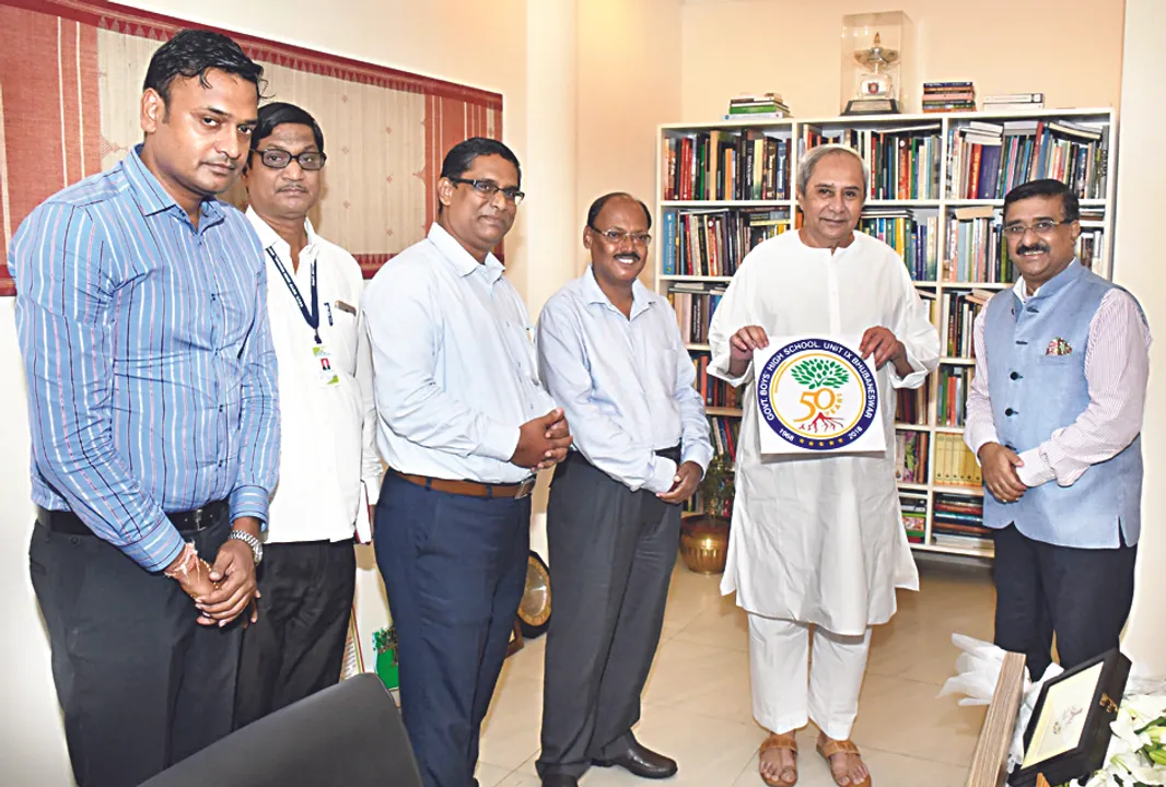  ମୋ ସ୍କୁଲ କାର୍ଯ୍ୟକ୍ରମ ପାଇଁ ଦେଲେ ୧୦ଲକ୍ଷ ଟଙ୍କା
