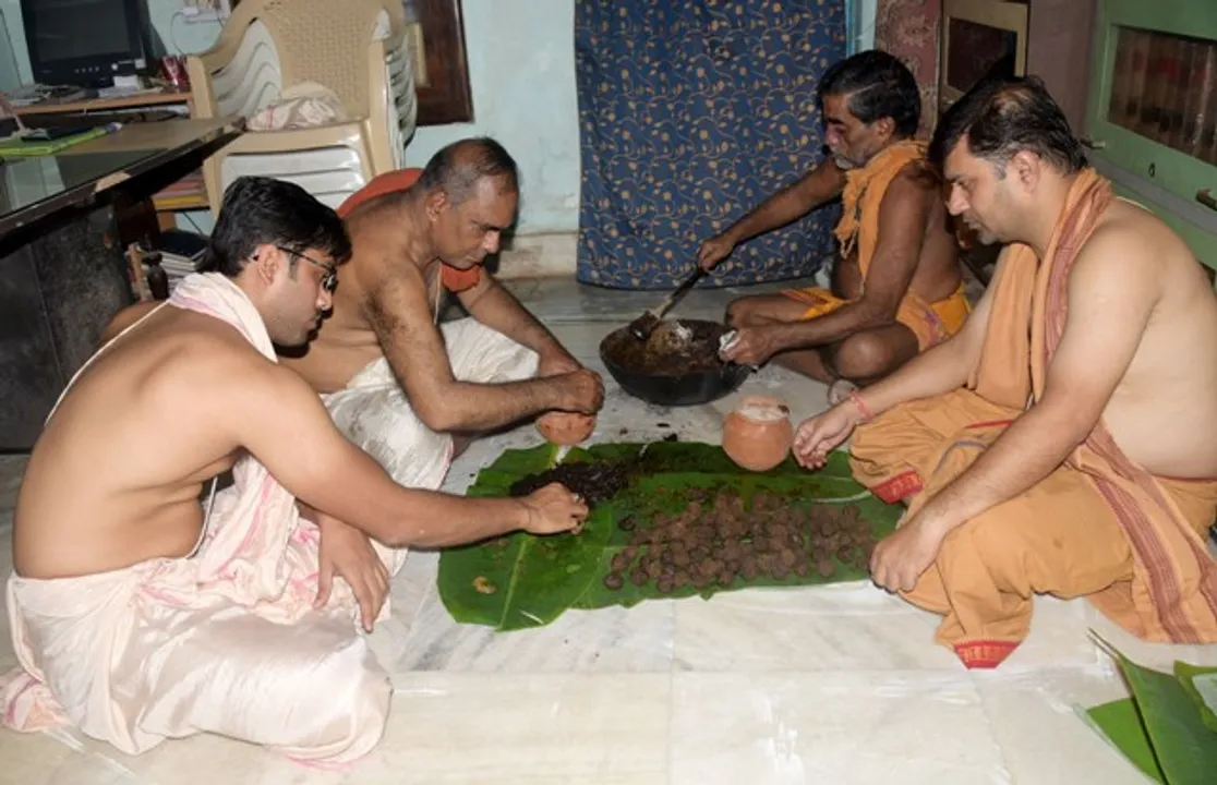  ଅଣସର ମହାପ୍ରଭୁଙ୍କ ଚକା ବିଜେ : ଶ୍ରୀମନ୍ଦିର ଗଲା ଦଶମୂଳ ମହୌଷଧୀ, ଆଜି ମହାପ୍ରଭୁ ପିନ୍ଧିବେ ରକ୍ତ ବସ୍ତ୍ର
