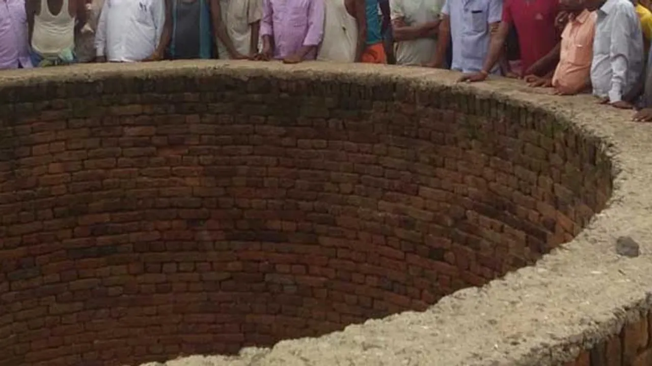  ପ୍ରେମିକ ସହ ଯୌନ ସଂପର୍କ ରଖୁଥିବା ଅବସ୍ଥାରେ ଧରିଲେ ବାପା; ଲାଜରେ କୂଅକୁ ଡେଇଁ ଆତ୍ମହତ୍ୟା କଲା ୧୫ ବର୍ଷୀୟା ଝିଅ
