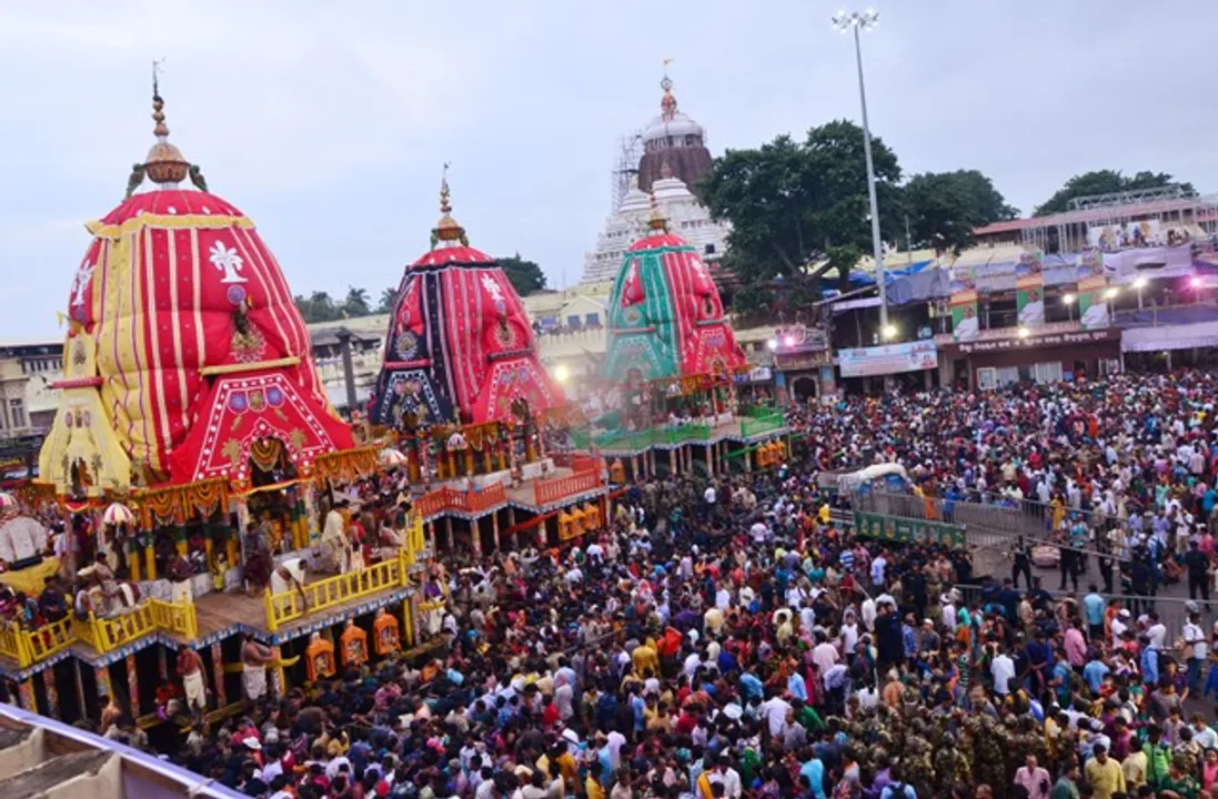  ଭାବରେ ଭିଜାଇଦେଲେ : ଚକିତ କଲାଭଳି ବଦଳିଲା ପାଗ, ବାହୁଡ଼ିଲେ ତିନି ଠାକୁର