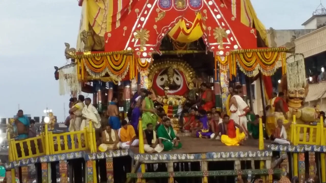 ସୁନାବେଶରେ ରଥାରୁଢ଼  ଶ୍ରୀଜିଉ : ରାତି ୧୧ଟା ପର୍ଯ୍ୟନ୍ତ ମହାପ୍ରଭୁଙ୍କୁ ଦର୍ଶନ କରିପାରିବେ ଭକ୍ତ