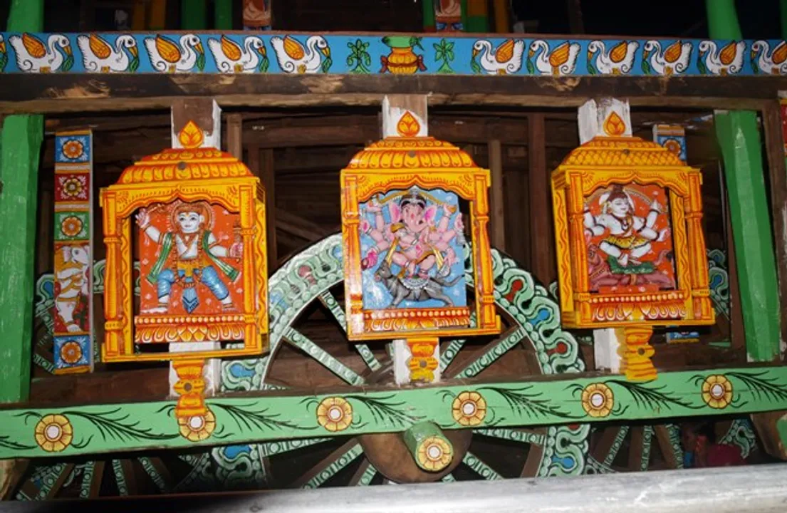  ରଥ ଖଳା ହାଲ୍‌ଚାଲ୍‌ : ସରିଲା ଶିଖ ଡମ୍ବୁରୁ ବାଡ଼ିଆ, ପାର୍ଶ୍ୱ ଦେବାଦେବୀ ସଂଯୋଗ