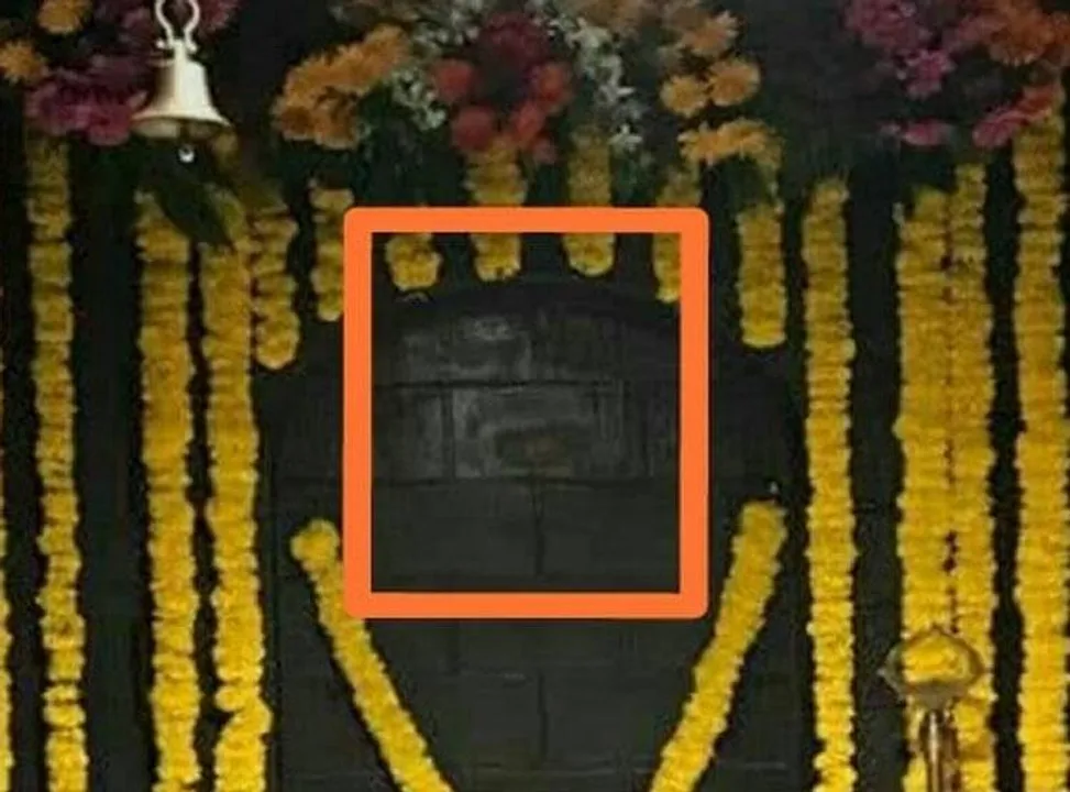  ଶିରିଡ଼ି କାନ୍ଥରେ ଦିଶିଲା ସାଇବାବାଙ୍କ ଚିତ୍ର, ଚମତ୍କାର ଦେଖିବାକୁ ଜମିଲା ଅଗଣିତ ଲୋକଭିଡ଼