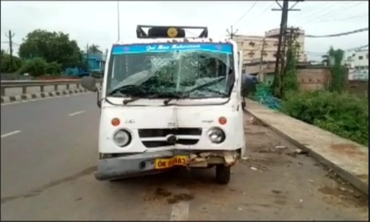  ସମ୍ବଲପୁର: ଜେସିବିରେ ପିଟିହୋଇ ଓଲଟିଲା ସ୍କୁଲ ଭ୍ୟାନ, ୫ ଛାତ୍ର ଗୁରୁତର