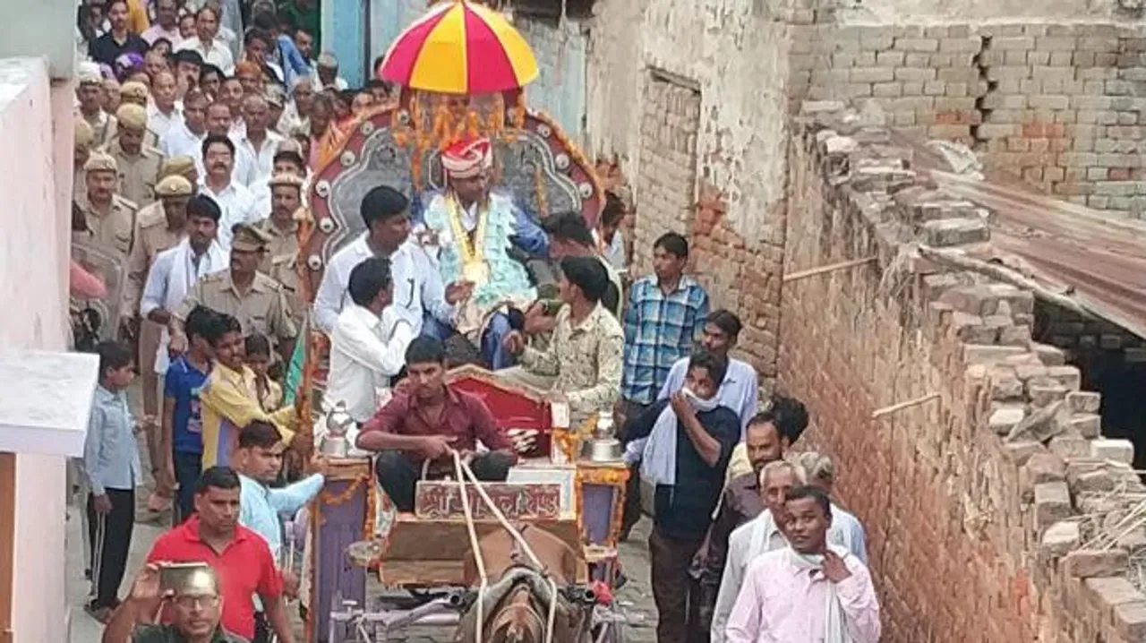  ଘୋଡ଼ାଚଢ଼ି ବାହା ହେବାକୁ ୩୫୦ ପୁଲିସଙ୍କ ସୁରକ୍ଷାରେ ପଟୁଆର ନେଇ ଇତିହାସ ସୃଷ୍ଟି କଲେ ଦଳିତ ବର