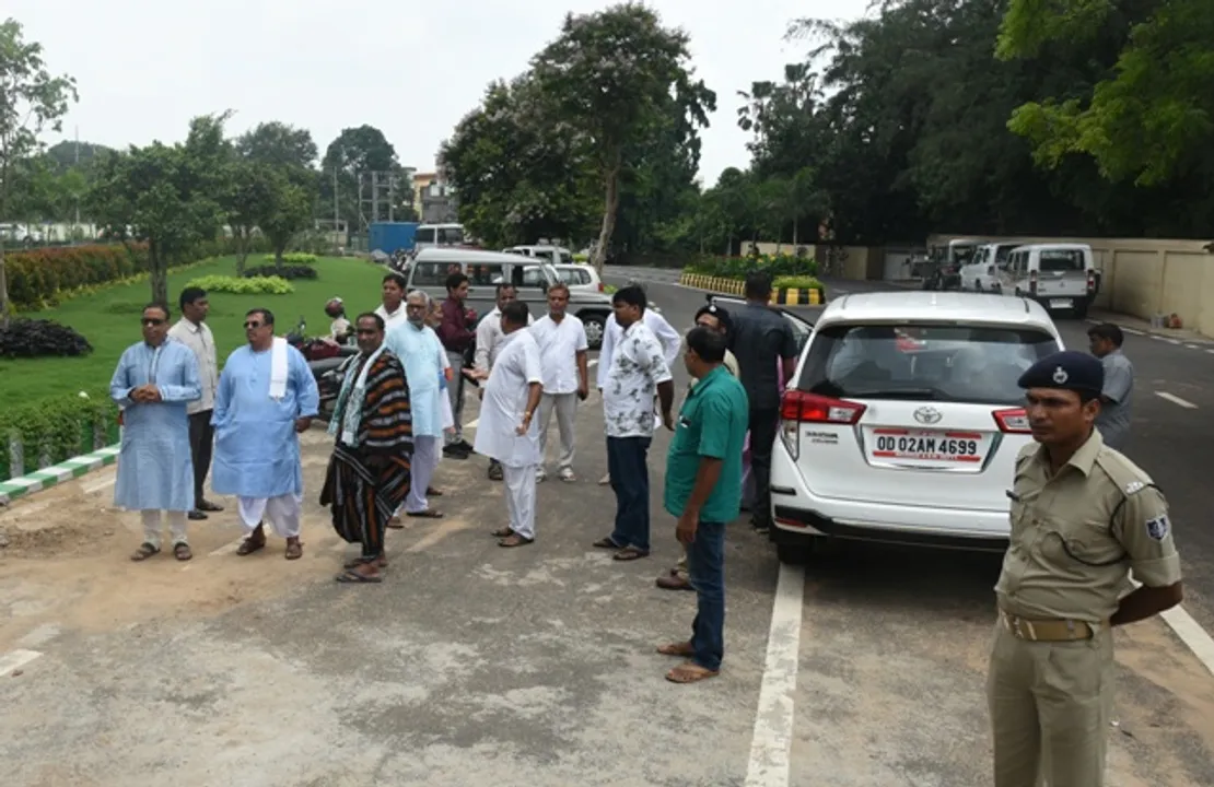  ଶ୍ରୀମନ୍ଦିରରେ ଅଣହିନ୍ଦୁ ପ୍ରବେଶ ପ୍ରସଙ୍ଗ : ମୁଖ୍ୟମନ୍ତ୍ରୀଙ୍କୁ ଭେଟିଲେ ସେବାୟତ, ଅଣହିନ୍ଦୁ ପ୍ରବେଶକୁ ବିରୋଧ କଲେ