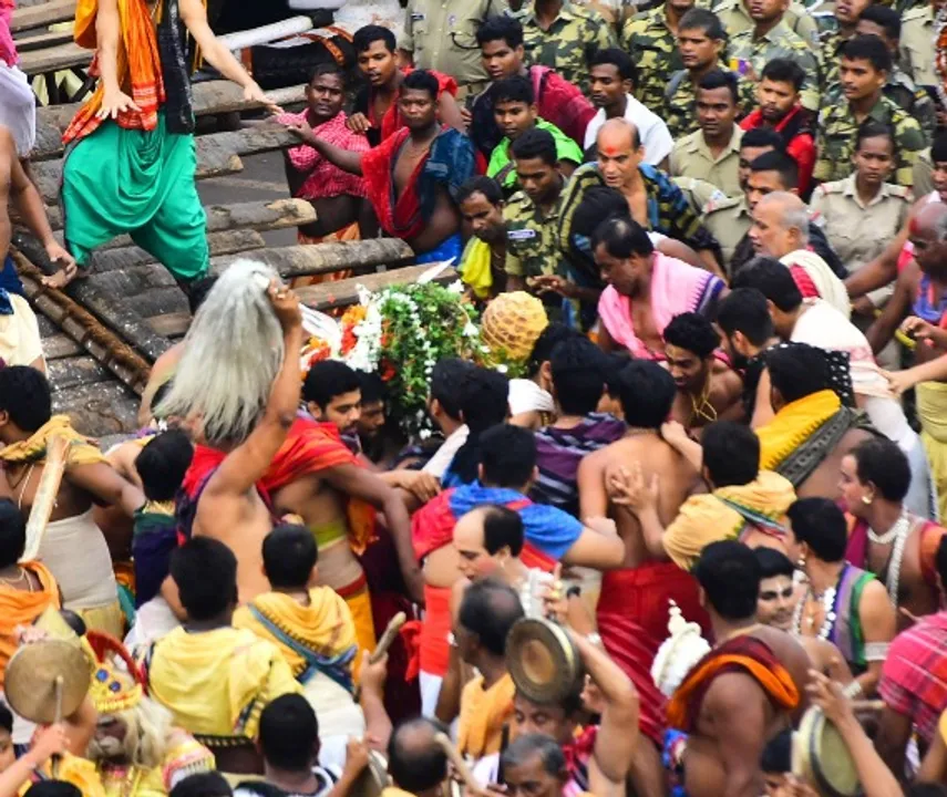  ସୁଦର୍ଶନଙ୍କୁ ଅପମାନ : ବାଡଗ୍ରାହୀ ନ ଥାଇ ଭିଡ଼ି ନେଲେ
