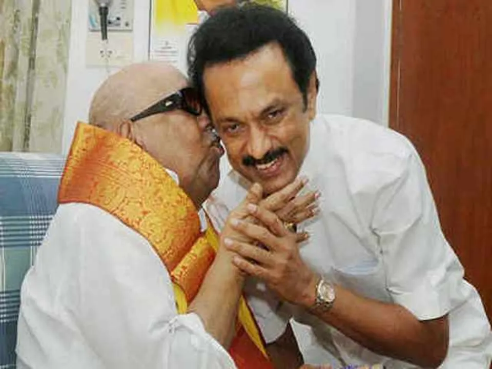  ‘ମତେ ନ କହି କୁଆଡ଼େ ଯାଇଛ?’ ପଢ଼ନ୍ତୁ ପିତା କରୁଣାନିଧିଙ୍କୁ ପୁତ୍ର ଷ୍ଟାଲିନ୍‌ଙ୍କ ଆବେଗ ଭରା ଚିଠି