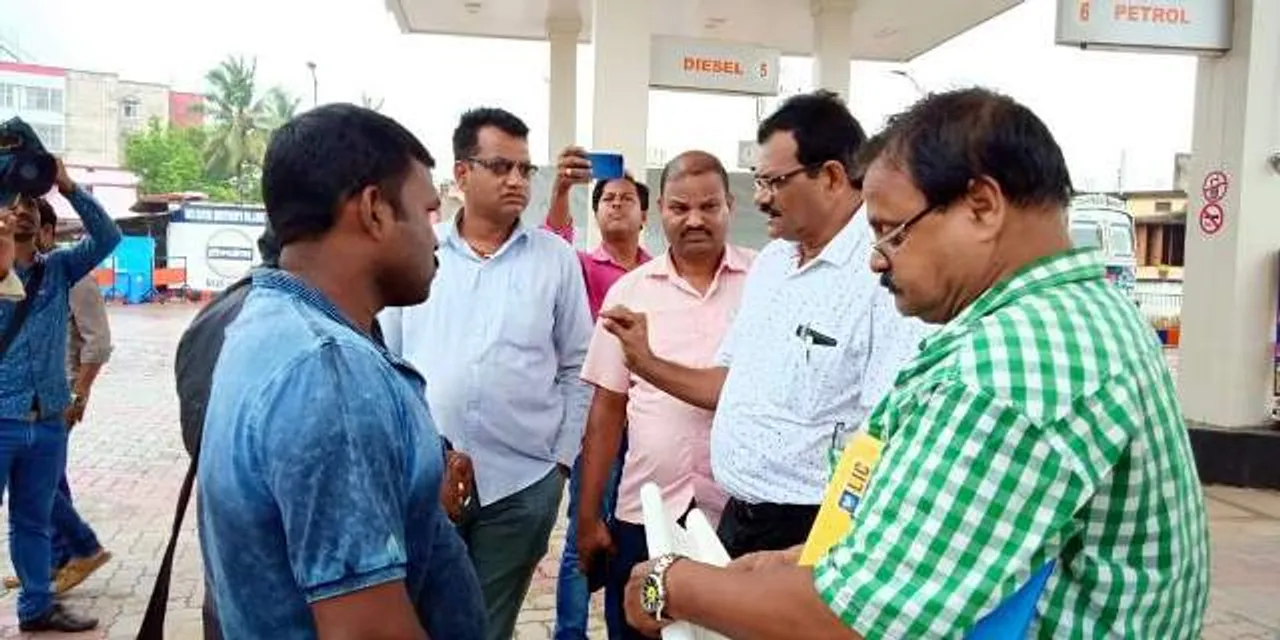  ଟିଟୋ ଲିଙ୍କ୍‌ରେ ଚଢ଼ାଉ : ତହସିଲ୍‌, ପୌର କାର୍ଯ୍ୟାଳୟରେ ଛାନ୍‌ଭିନ୍‌, ପତ୍ନୀଙ୍କ ନାଁରେ ଥିବା ପେଟ୍ରୋଲ୍‌ ପମ୍ପ୍‌ରେ ମାପଚୁପ