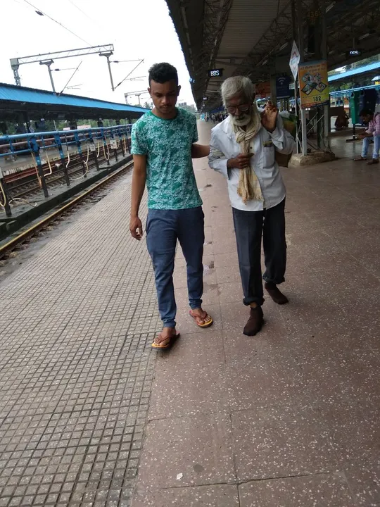  ସଂକ୍ରମଣ ଅବସ୍ଥାରେ ଉଦ୍ଧାର କଲେ ସ୍ୱେଚ୍ଛାସେବୀ