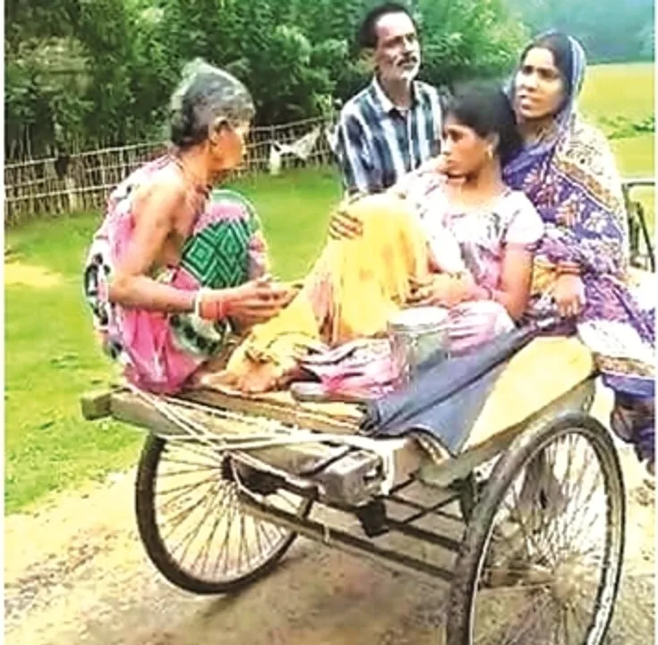  ଟ୍ରଲିରେ ପ୍ରସବ କଲେ ମହିଳା, ମିଳିଲାନି ଜନନୀ ସୁରକ୍ଷା ଗାଡ଼ି