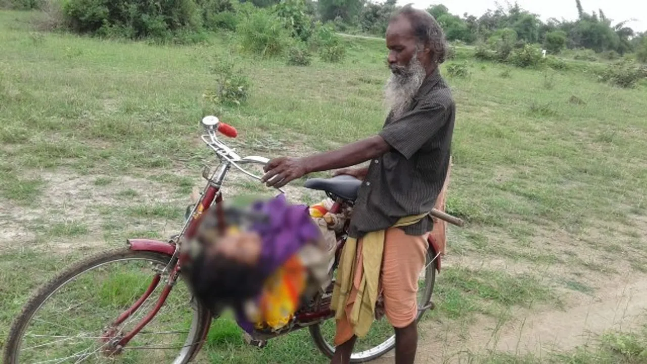 ସାଇକଲ୍‌ରେ ଶବକୁ ଶ୍ମଶାନ ନେବା ଘଟଣା : ଲୁଚିଗଲା ସାମାଜିକ ବାସନ୍ଦ!