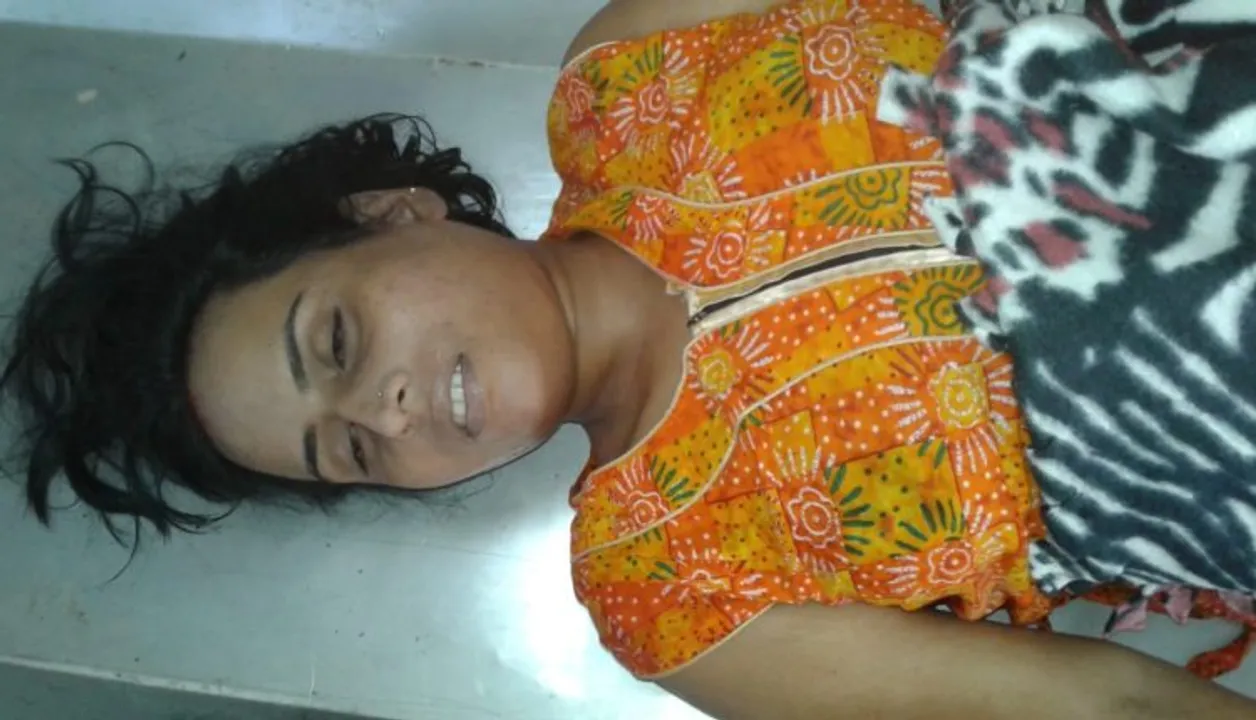  ମହିଳାଙ୍କ ଝୁଲନ୍ତା ମୃତଦେହ ଜବତ, ହତ୍ୟା ଅଭିଯୋଗ ଆଣିଲେ ପରିବାର