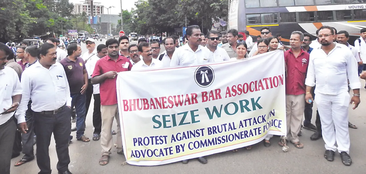  ଓକିଲଙ୍କୁ ଆକ୍ରମଣ ଘଟଣାରେ ଆଇନଜୀବୀଙ୍କ ଆନ୍ଦୋଳନ