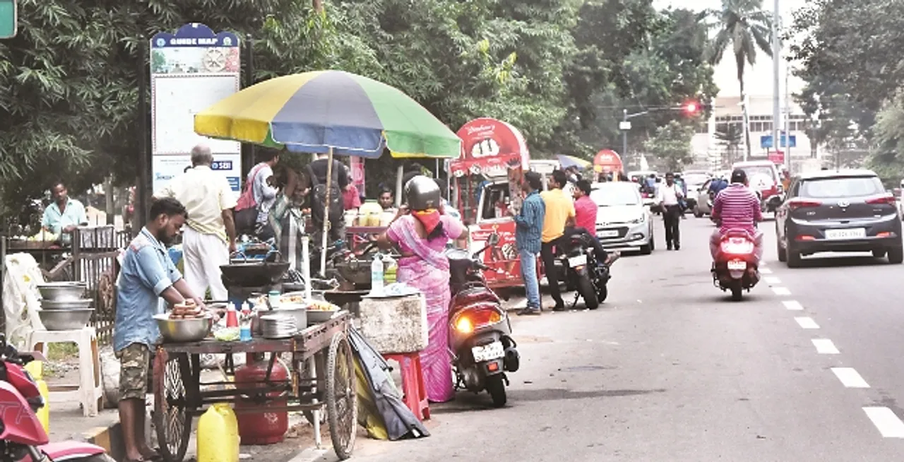  ଉଠା ବେପାରୀଙ୍କ କବ୍‌ଜାରେ ରାଜଧାନୀର ରାସ୍ତା : ରାସ୍ତାକୁ ମାଡ଼ି ଚାଲିଛି ବେପାର