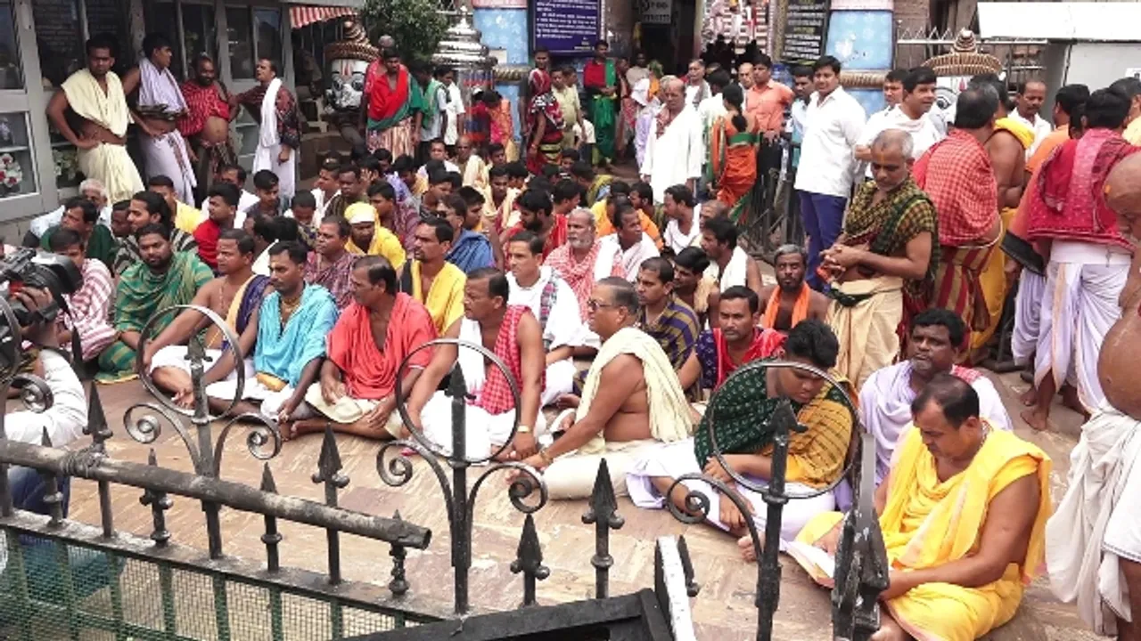  ବଂଶାନୁକ୍ରମିକ ସେବା, ଦାନଦକ୍ଷିଣା ବନ୍ଦ ପ୍ରସଙ୍ଗ : ସେବାୟତ ପାଳିଲେ କ୍ରାନ୍ତି ଦିବସ