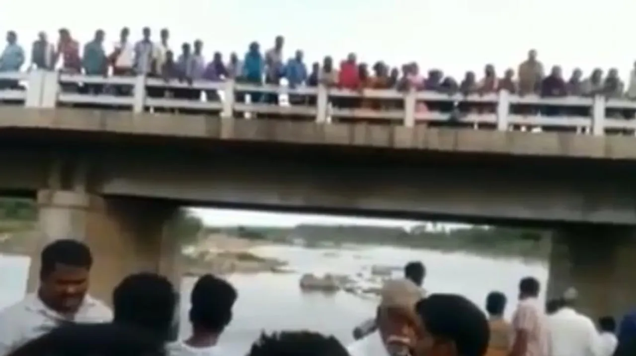  ୩ ପୁଅଙ୍କୁ ବୁଡ଼ାଇ ମାରିଲା ବାପା