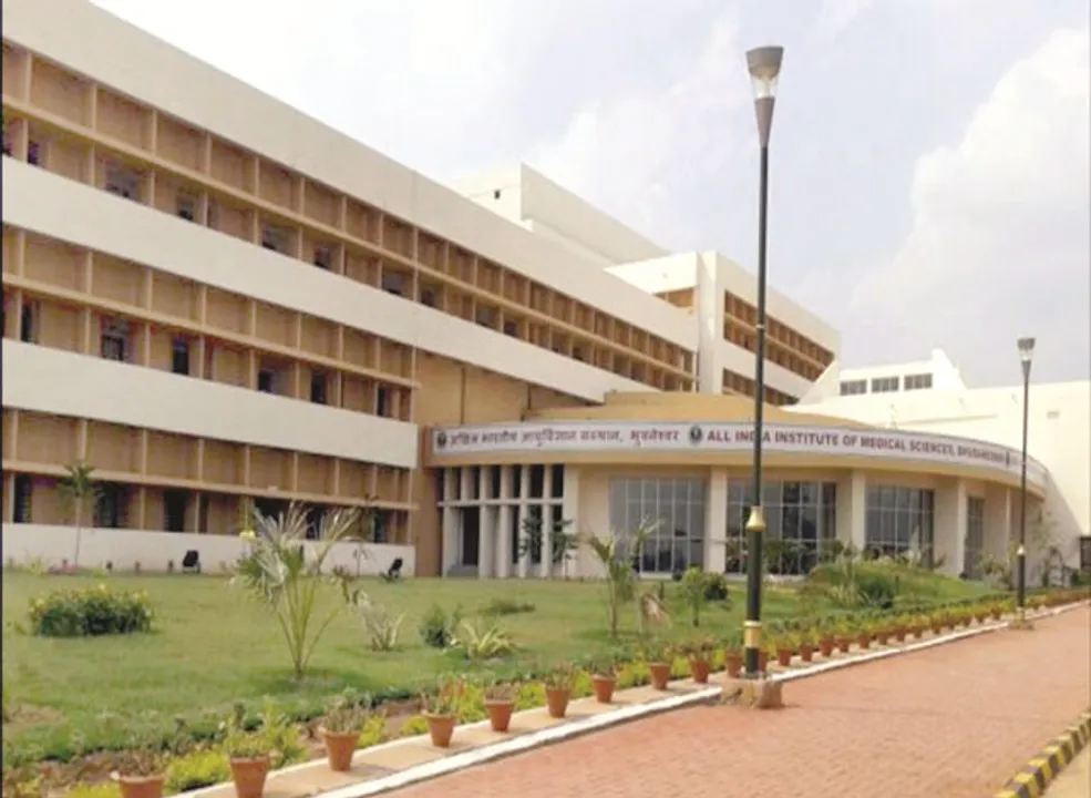  ଏମ୍‌ସରେ ଅବ୍ୟବସ୍ଥା: ଦାମୀ ୟୁପିଏସ୍‌ ଖତ ଖାଉଛି, ନୂଆ କିଣିବାକୁ ଚକ୍ରାନ୍ତ