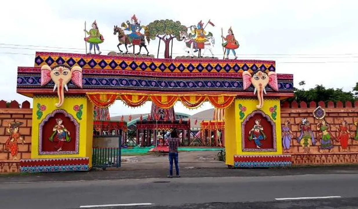  ସୁରଟରେ ଓଡ଼ିଶା ପରବ : ତୋରଣରେ ଝଲସୁଛି ପିପିଲି କାରିଗରଙ୍କ ଚାନ୍ଦୁଆ