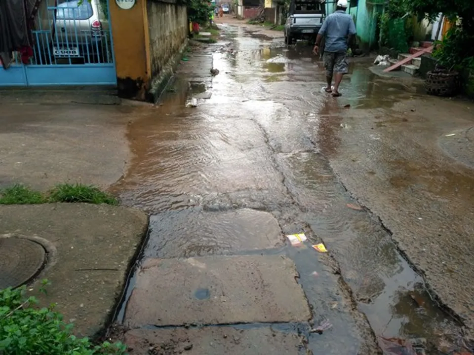  ରାସ୍ତାରେ ଭାସୁଛି ଡ୍ରେନ୍‌ ପାଣି