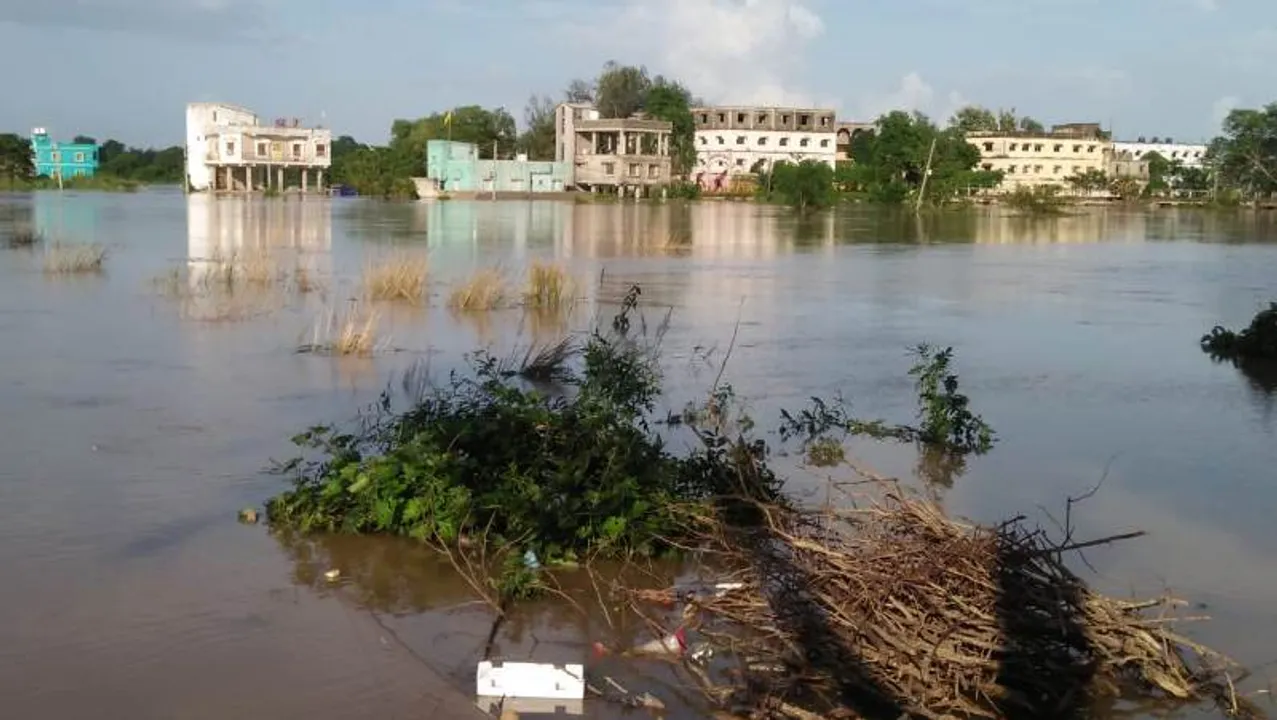  ସହର ତଳିଆ ଅଞ୍ଚଳରେ ବନ୍ୟା ଜଳ। (ଫଟୋ: ମନୋଜ, ବାଲେଶ୍ୱର)