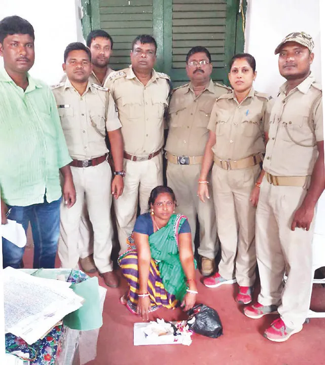  ଏୟାରପୋର୍ଟ କର୍ମଚାରୀଙ୍କ ଘରେ ବ୍ରାଉନ୍‌ସୁଗାର ଗୋଦାମ