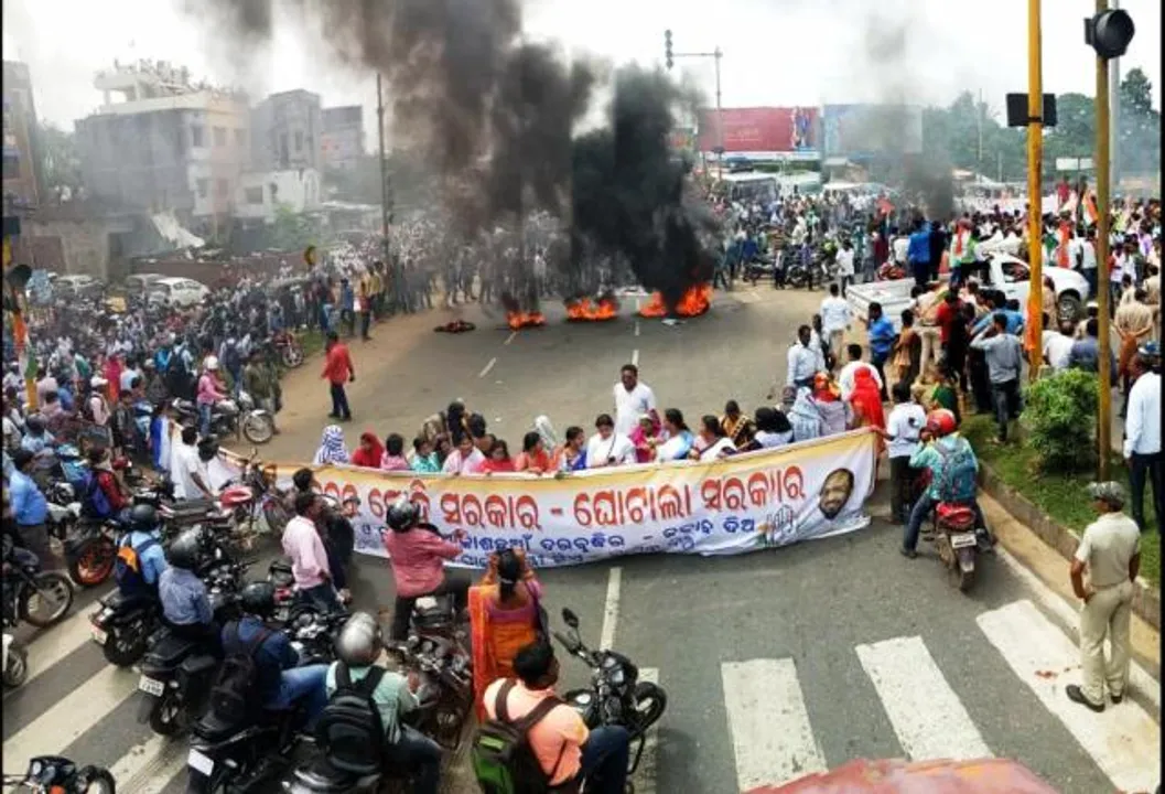  ପେଟ୍ରୋଲ ଦର ବୃଦ୍ଧି ପ୍ରତିବାଦରେ କଂଗ୍ରେସର କଟକ- ଭୁବନେଶ୍ୱର ଜାତୀୟ ରାଜପଥ ଅବରୋଧ
