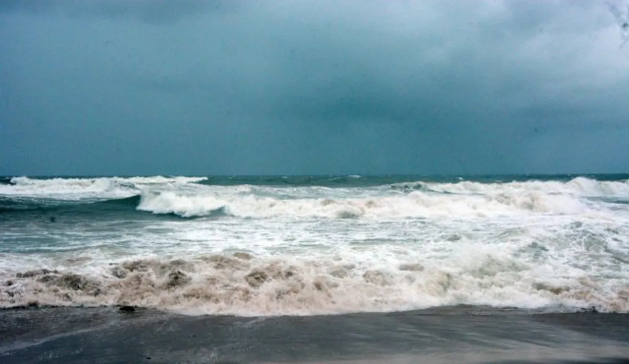  ବଙ୍ଗୋପସାଗରରେ ଘନୀଭୂତ ଲଘୁଚାପ ପ୍ରଭାବରେ ପୁରୀରେ ସମୁଦ୍ର ଅଶାନ୍ତ ହେବା ସହ କୂଳ ଲଙ୍ଘୁଛି ଉଚ୍ଚ ଜୁଆର