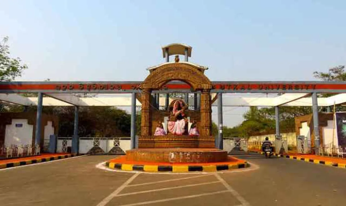  ଲକ୍ଷ୍ୟଠାରୁ ଦୂରେଇ ଯାଉଛି ଉତ୍କଳ ବିଶ୍ୱବିଦ୍ୟାଳୟ ଗ୍ରାମାଞ୍ଚଳ କ୍ୟାମ୍ପସ : ଶିକ୍ଷାବର୍ଷ ଅଧାରେ ହେଉଛି ନାମଲେଖା