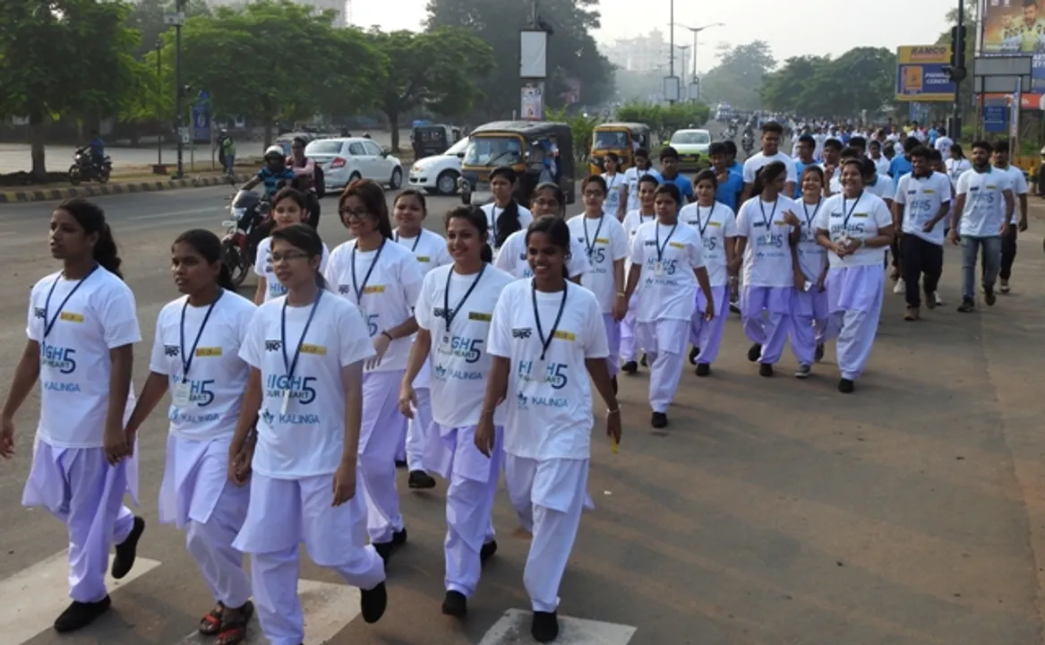  ବିଶ୍ୱ ହୃଦୟ ଦିବସରେ ‘ସମ୍ବାଦ’ ଓ ‘କନକ’ ନ୍ୟୁଜ ପକ୍ଷରୁ ଅନୁଷ୍ଠିତ ୱାକାଥନ୍‌ ଅବସରରେ ଜନତା ମୈଦାନରୁ କଳିଙ୍ଗ ହସ୍ପିଟାଲ ପର୍ଯ୍ୟନ୍ତ ପଦଯାତ୍ରା