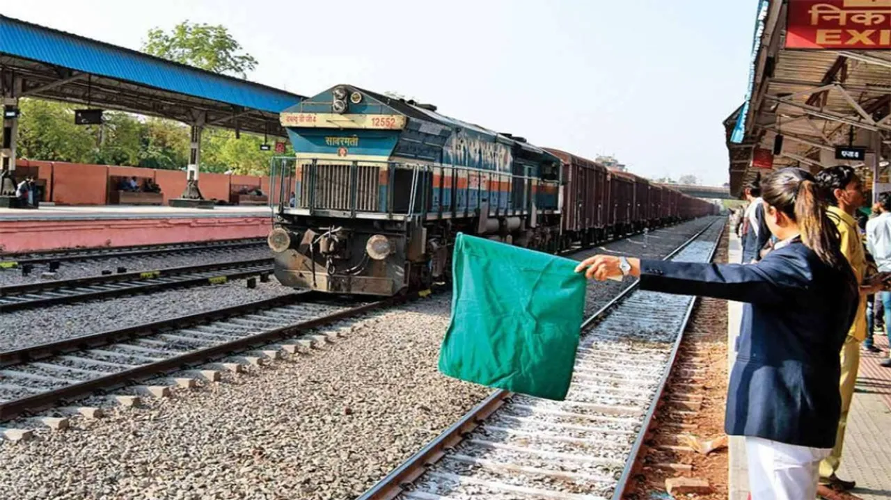  ଇଷ୍ଟର୍ଣ୍ଣ ରେଳବାଇର ବମ୍ପର ଭର୍ତ୍ତି ନେଇ ପ୍ରକାଶ ପାଇଲା ବିଜ୍ଞପ୍ତି, ଏଭଳି କରନ୍ତୁ ଆବେଦନ