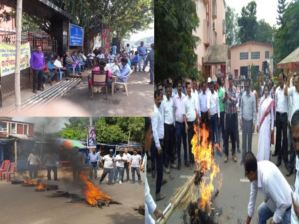  କ୍ୟାମ୍ପକୋର୍ଟକୁ ଆଇନଜୀବୀଙ୍କ ବିରୋଧ: ବିିଭିନ୍ନ ସ୍ଥାନରେ ବିକ୍ଷୋଭ, ରାସ୍ତାରୋକ ଓ କୋର୍ଟ ଫାଟକରେ ତାଲା