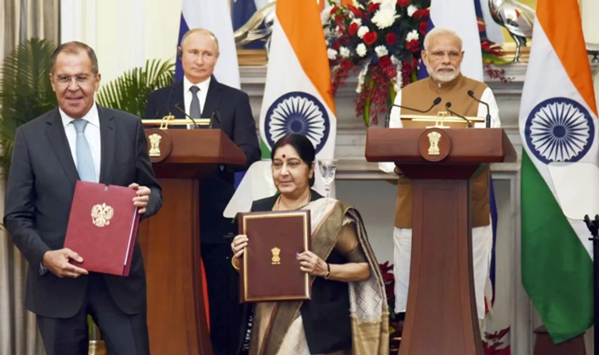  The Prime Minister, Shri Narendra Modi and the President of Russian Federation, Mr. Vladimir Putin witnessing the exchange of agreements, at Hyderabad House, in New Delhi on October 05, 2018. 
