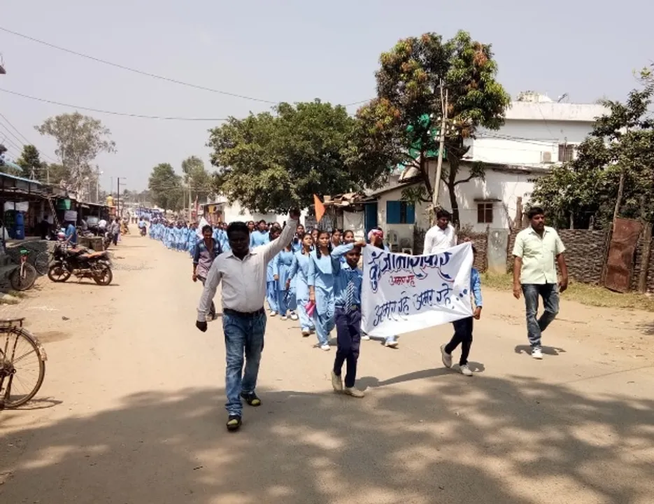  କଲେଜ ଛାତ୍ରକୁ ହତ୍ୟା ଘଟଣା : ନକ୍ସଲ ବିରୋଧରେ ଛାତ୍ରଛାତ୍ରୀଙ୍କ ବିକ୍ଷୋଭ